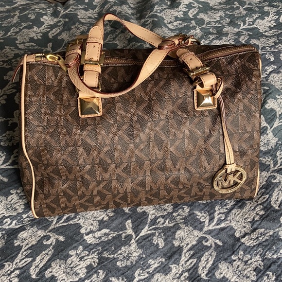 Michael Kors Grayson brown monogram Satchel large,no holes,cracks - Picture 7 of 17